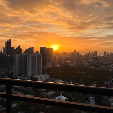 The Milano Residences Makati City Exterior photo